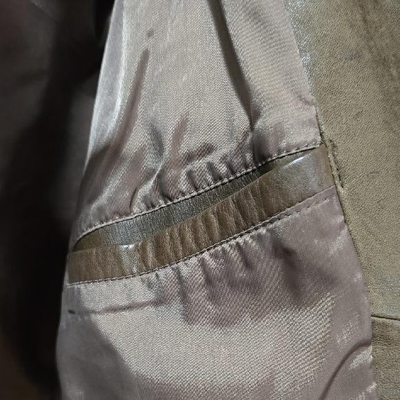 XL Distressed Brown Leather Bomber Jacket - Picture 7 of 13